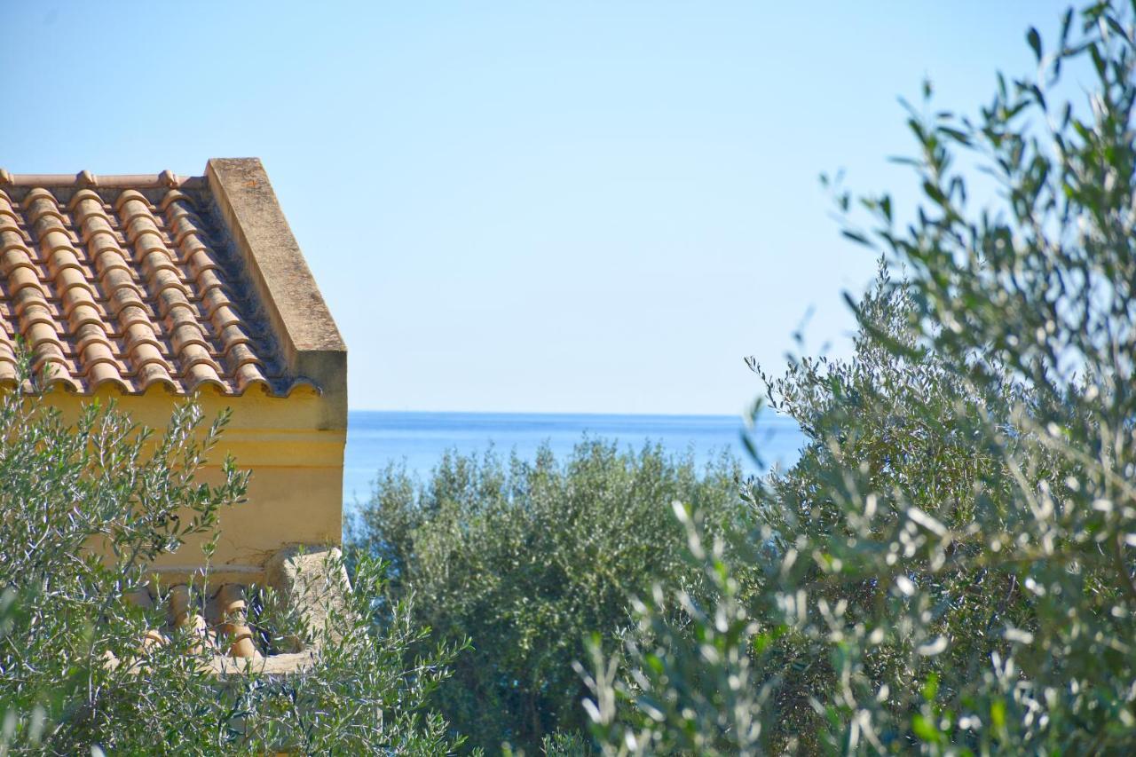 Pebbles And Sea At With Shared Pool Apartment