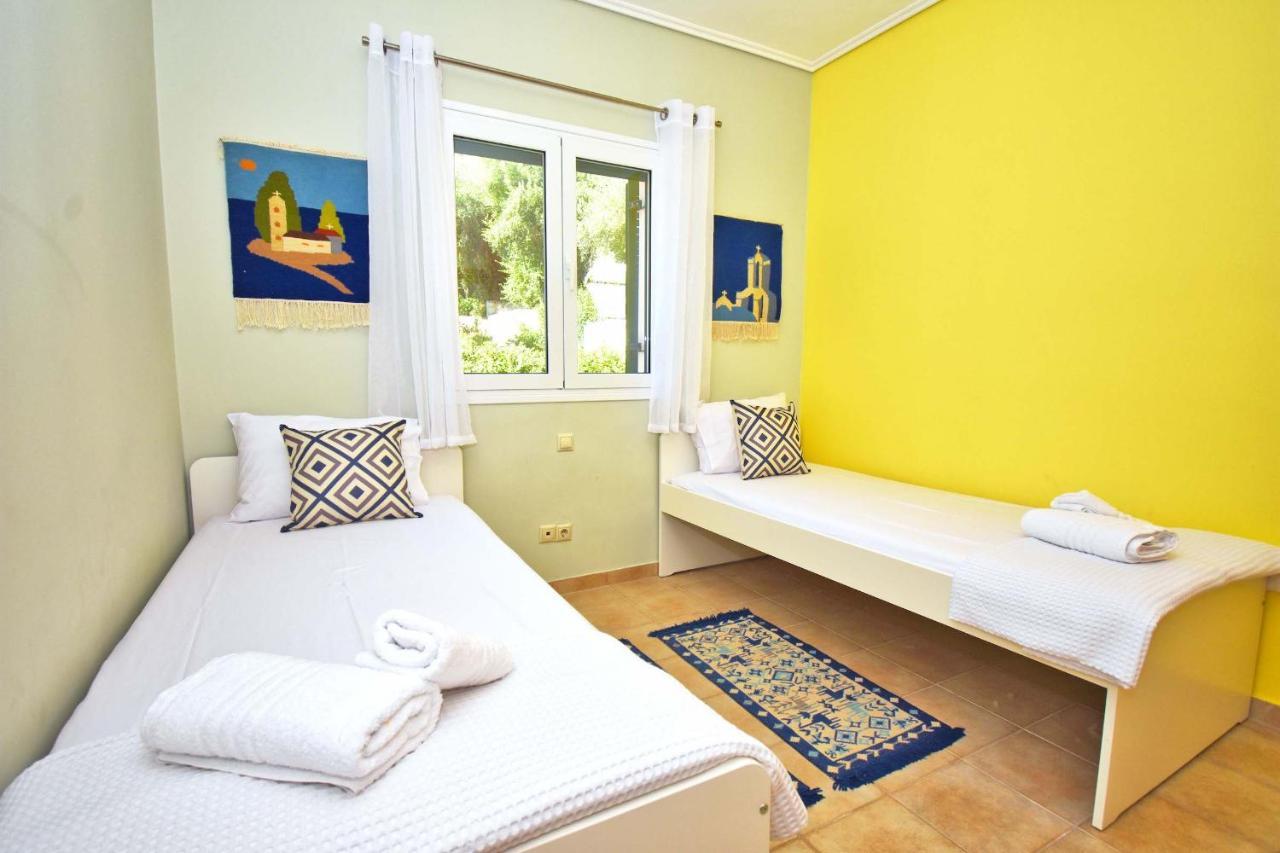 Appartement Pebbles And Sea At With Shared Pool